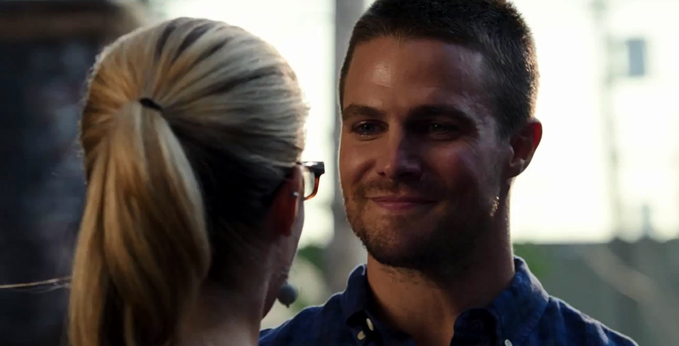 oliver-queen-smile